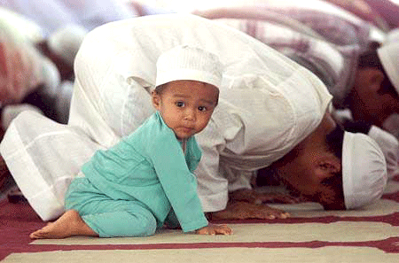 http://ultimatemuslimwarriors.files.wordpress.com/2008/07/muslim_kids_praying.gif
